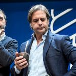 Fernando Pereira y Luis Lacalle Pou durante la reunión en la sede del PIT CNT en Montevideo. Foto: Javier Calvelo / adhocFOTOS