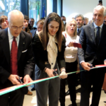 Taglio nastro inaugurazione cons Foto Ambasciata Montevideo